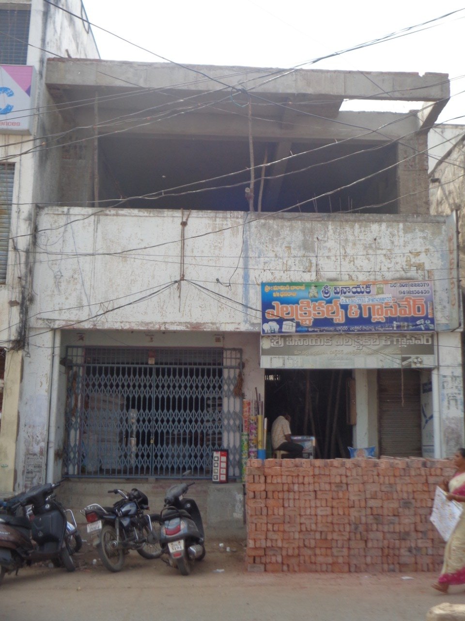 G+1 Commercial Space for Rent Tuni Market Road, East Godavari.