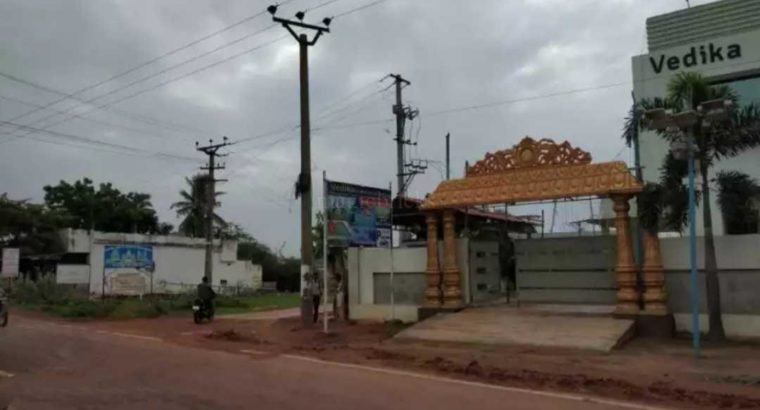 East Facing Site – Negotiable